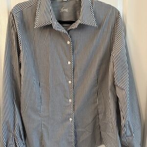 Women’s Size 16 No Iron Foxcroft Black and White Striped Blouse. Excellent cond